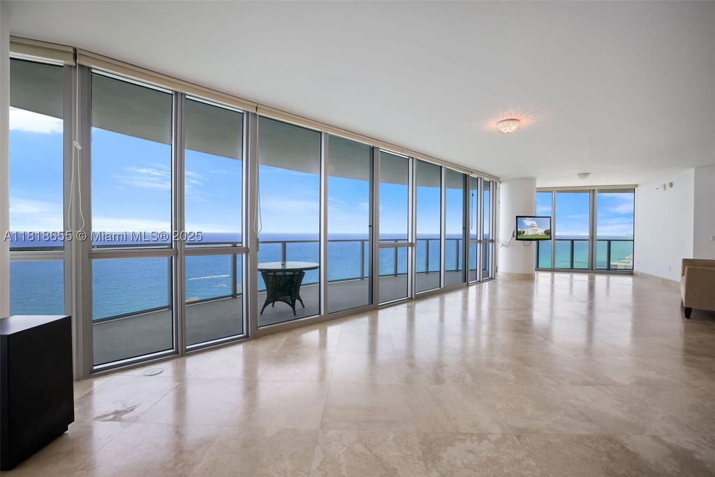 Real estate property located at 3101 Ocean Dr #2708, Broward, Ocean Palms Condo, Hollywood, FL