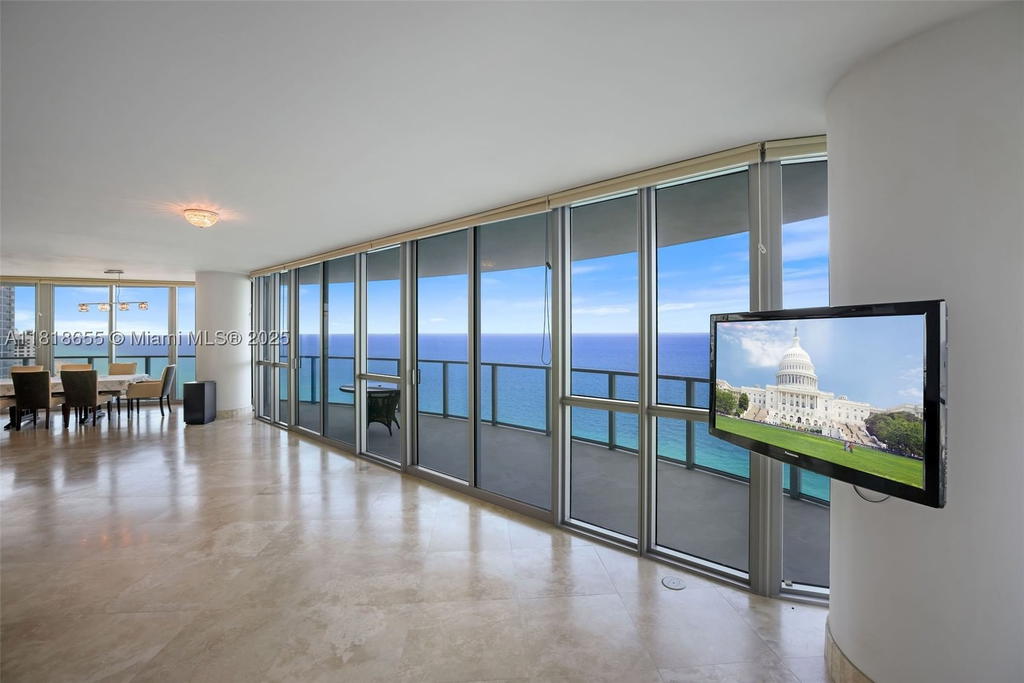 Real estate property located at 3101 Ocean Dr #2708, Broward, Ocean Palms Condo, Hollywood, FL