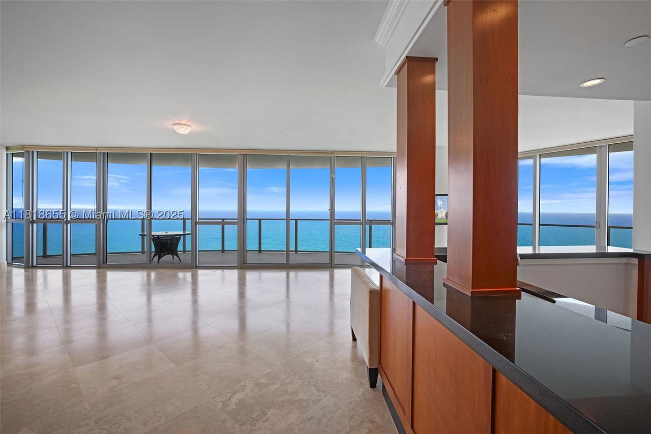 Real estate property located at 3101 Ocean Dr #2708, Broward, Ocean Palms Condo, Hollywood, FL