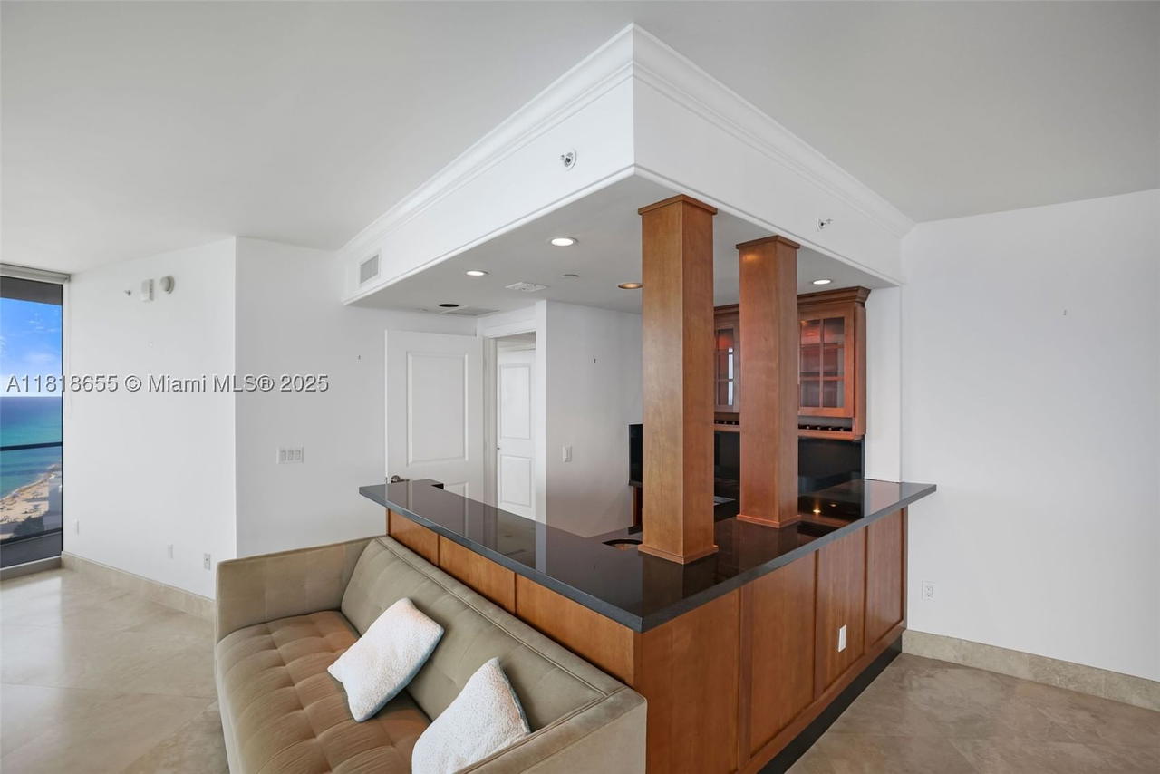 Real estate property located at 3101 Ocean Dr #2708, Broward, Ocean Palms Condo, Hollywood, FL