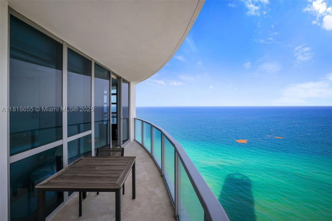 Real estate property located at 3101 Ocean Dr #2708, Broward, Ocean Palms Condo, Hollywood, FL
