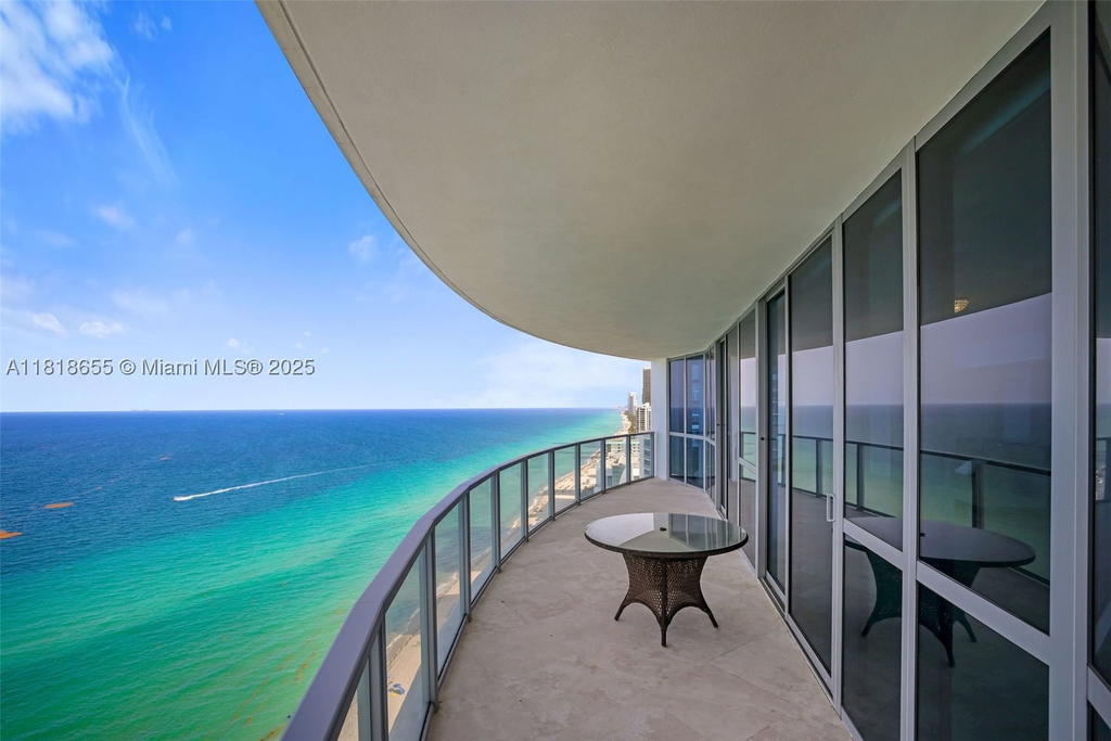 Real estate property located at 3101 Ocean Dr #2708, Broward, Ocean Palms Condo, Hollywood, FL