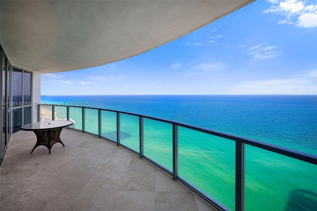 Real estate property located at 3101 Ocean Dr #2708, Broward, Ocean Palms Condo, Hollywood, FL