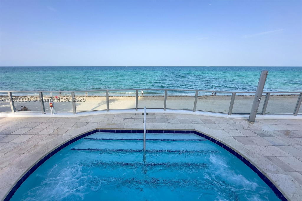 Real estate property located at 3101 Ocean Dr #2708, Broward, Ocean Palms Condo, Hollywood, FL