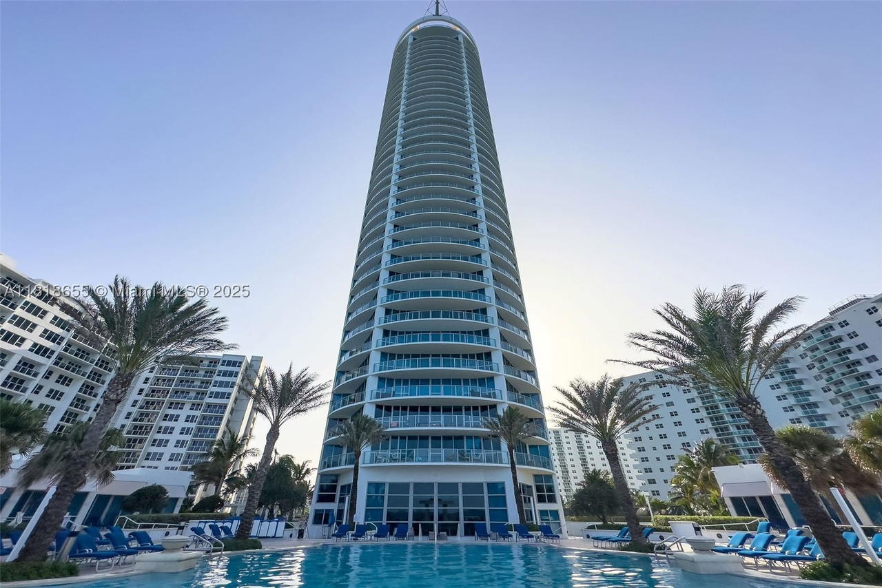 Real estate property located at 3101 Ocean Dr #2708, Broward, Ocean Palms Condo, Hollywood, FL