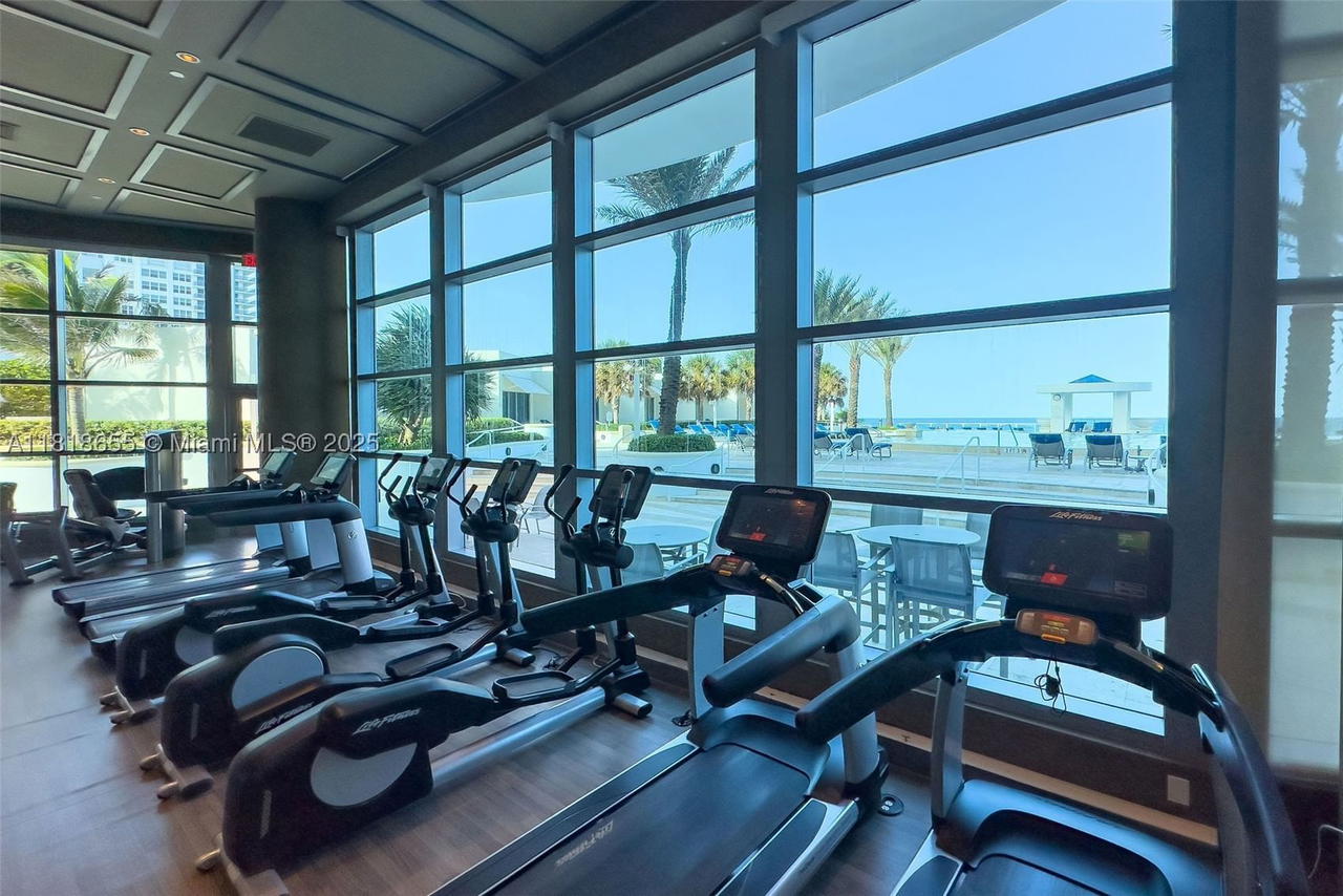 Real estate property located at 3101 Ocean Dr #2708, Broward, Ocean Palms Condo, Hollywood, FL