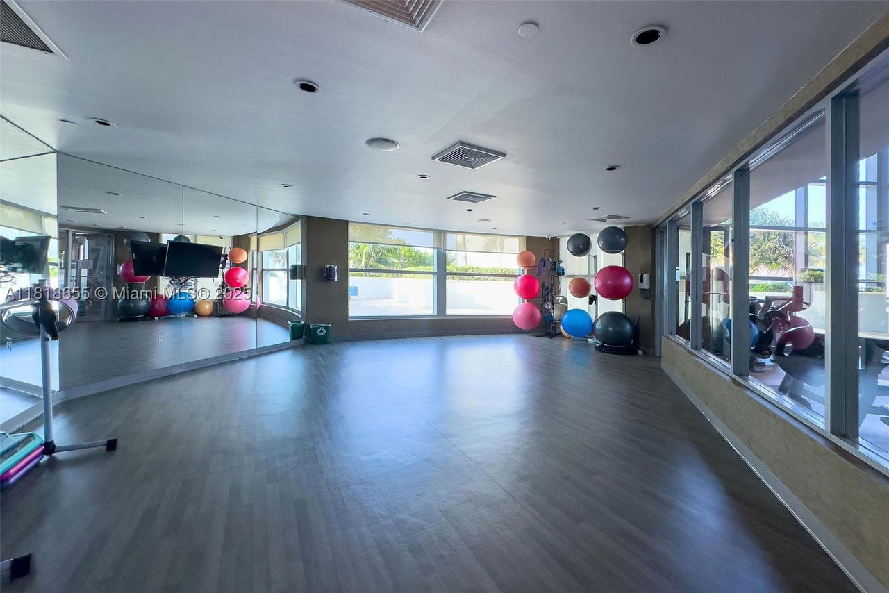 Real estate property located at 3101 Ocean Dr #2708, Broward, Ocean Palms Condo, Hollywood, FL