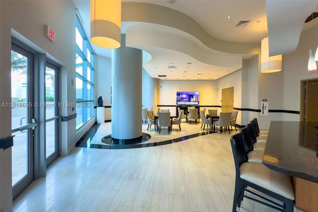 Real estate property located at 3101 Ocean Dr #2708, Broward, Ocean Palms Condo, Hollywood, FL