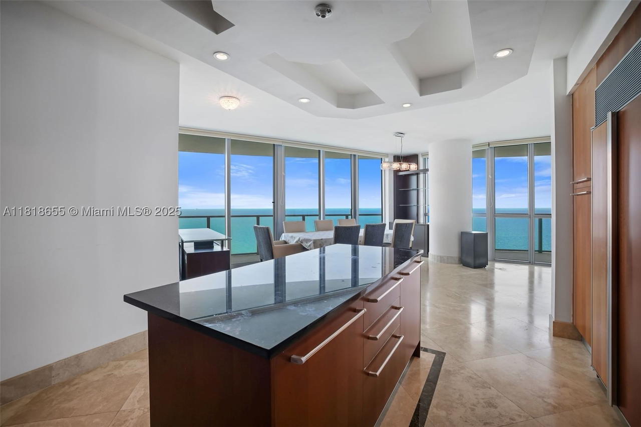 Real estate property located at 3101 Ocean Dr #2708, Broward, Ocean Palms Condo, Hollywood, FL