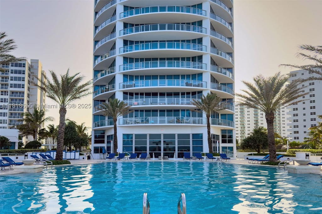 Real estate property located at 3101 Ocean Dr #2708, Broward, Ocean Palms Condo, Hollywood, FL