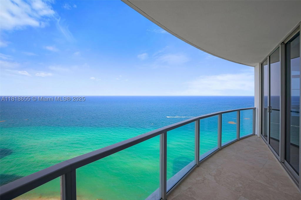Real estate property located at 3101 Ocean Dr #2708, Broward, Ocean Palms Condo, Hollywood, FL