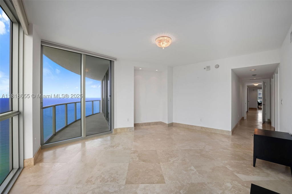 Real estate property located at 3101 Ocean Dr #2708, Broward, Ocean Palms Condo, Hollywood, FL