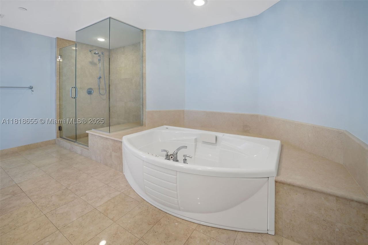 Real estate property located at 3101 Ocean Dr #2708, Broward, Ocean Palms Condo, Hollywood, FL