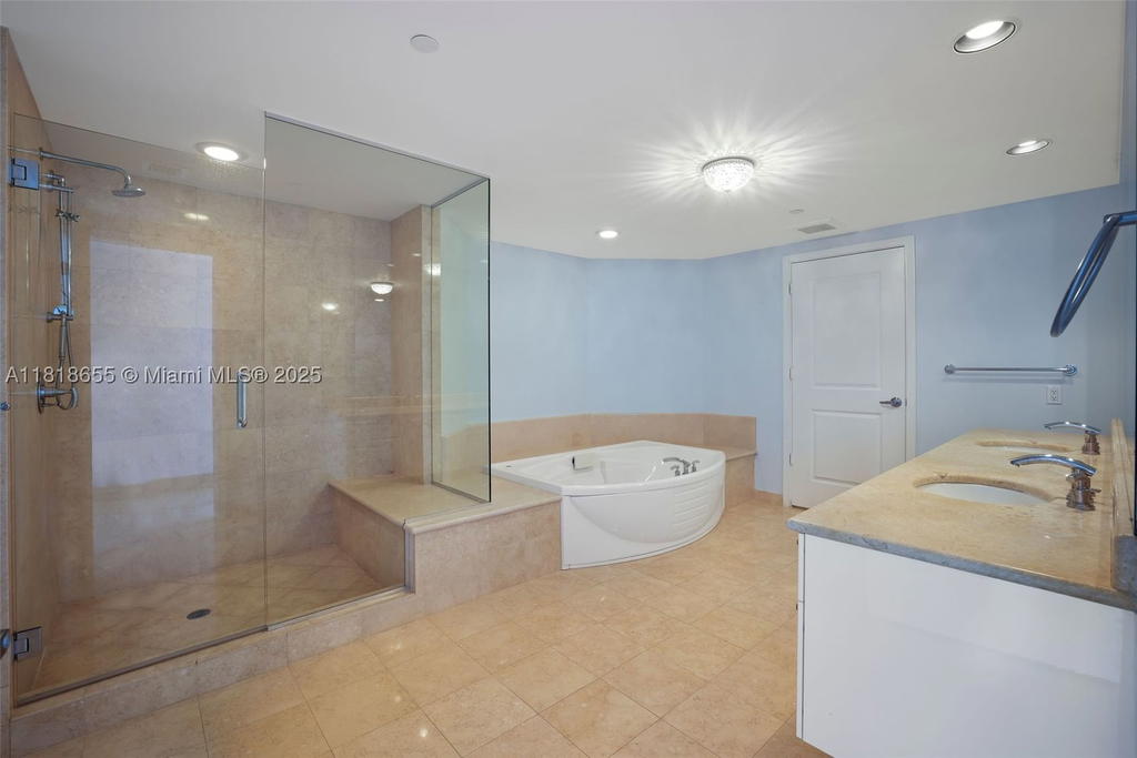Real estate property located at 3101 Ocean Dr #2708, Broward, Ocean Palms Condo, Hollywood, FL