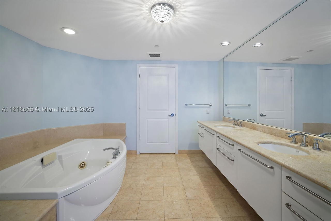 Real estate property located at 3101 Ocean Dr #2708, Broward, Ocean Palms Condo, Hollywood, FL