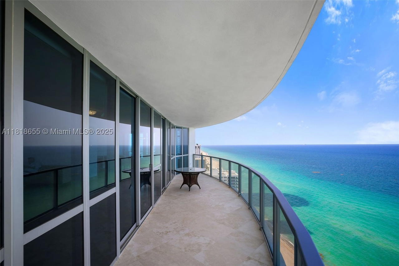 Real estate property located at 3101 Ocean Dr #2708, Broward, Ocean Palms Condo, Hollywood, FL