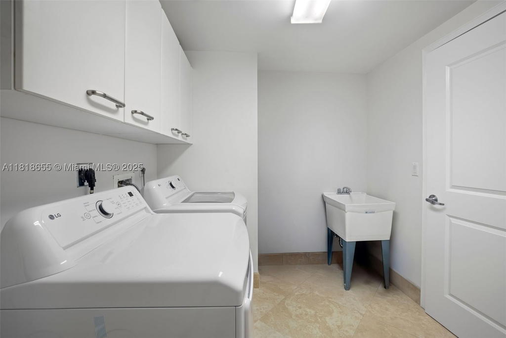 Real estate property located at 3101 Ocean Dr #2708, Broward, Ocean Palms Condo, Hollywood, FL