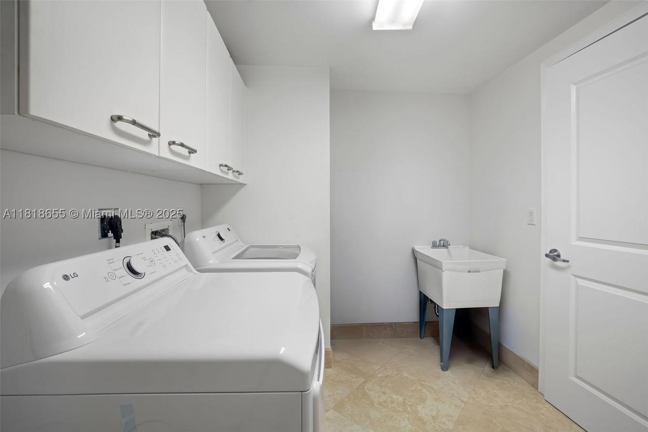 Real estate property located at 3101 Ocean Dr #2708, Broward, Ocean Palms Condo, Hollywood, FL
