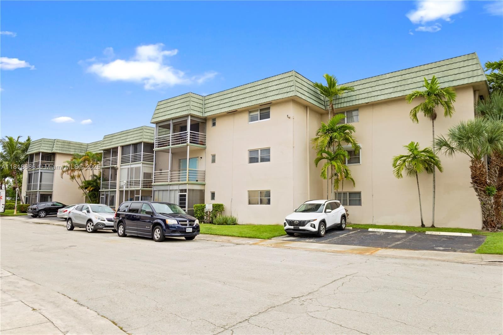 Real estate property located at 5790 Stirling #212, Broward, Sterling Fifty-six, Hollywood, FL