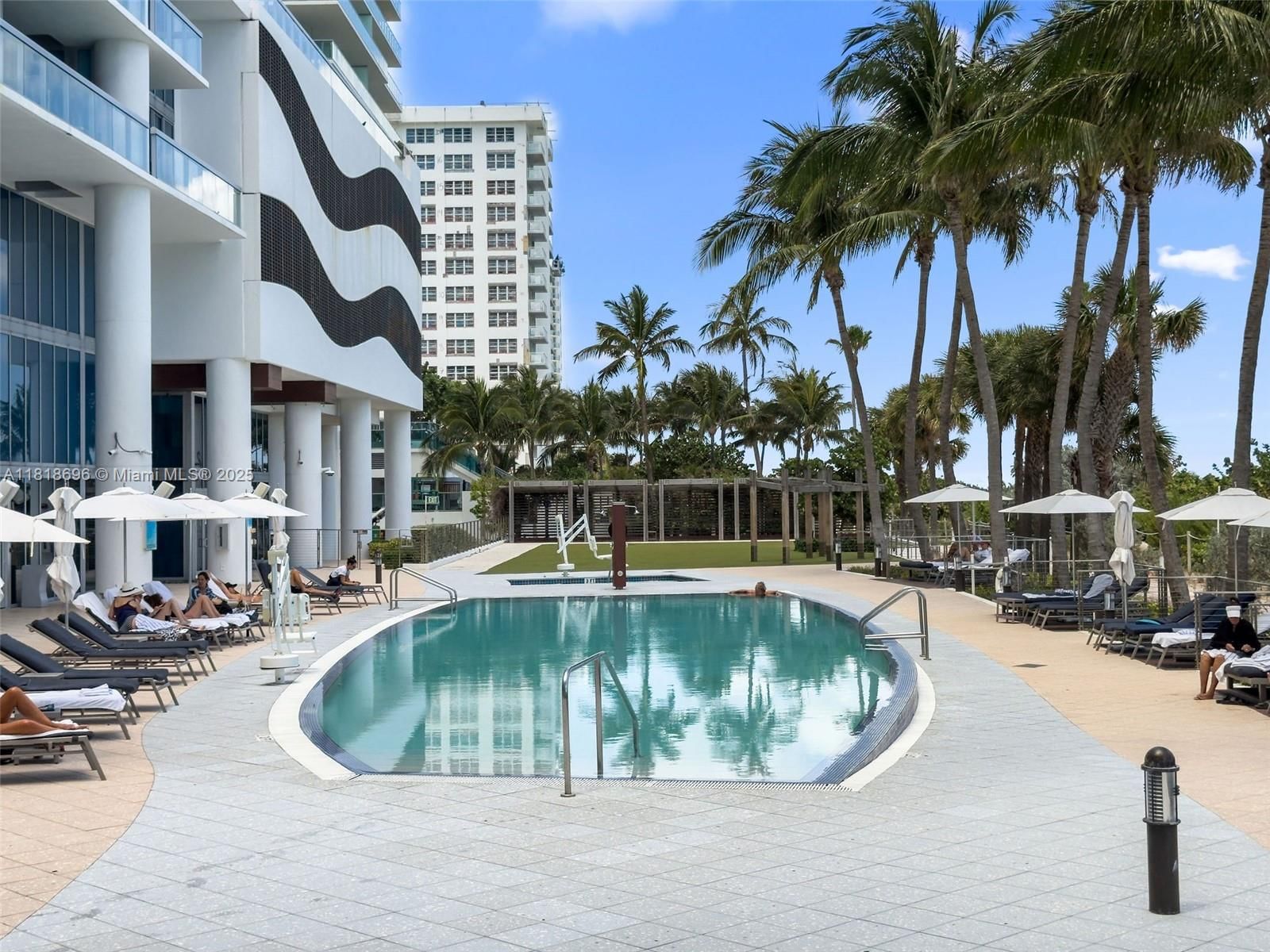 Real estate property located at 6801 Collins Ave #1401 (Door Number), Miami-dade, Central Carillon Beach, Miami Beach, FL