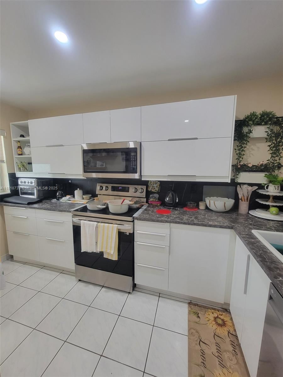 Real estate property located at 9235 Lagoon Pl #403, Broward, Poinciana 10 Pine Island, Davie, FL
