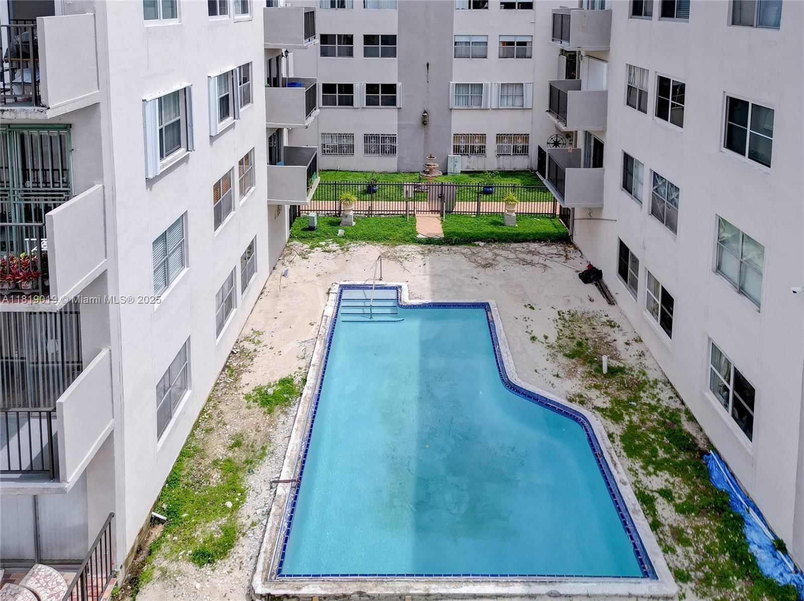 Real estate property located at 5501 7th St E408, Miami-dade, El Lago Condo, Miami, FL