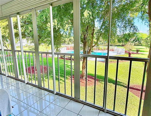 Real estate property located at 5100 Washington St #304, Broward, Hillcrest Country Club Ap, Hollywood, FL