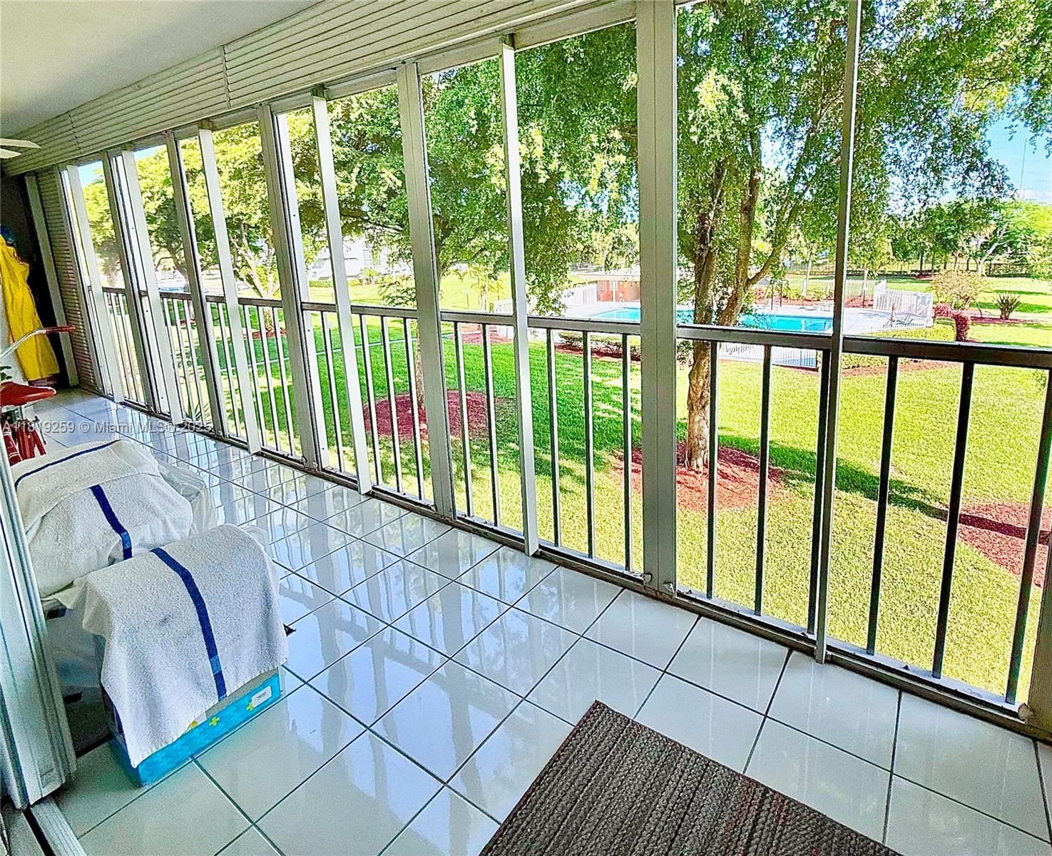 Real estate property located at 5100 Washington St #304, Broward, Hillcrest Country Club Ap, Hollywood, FL