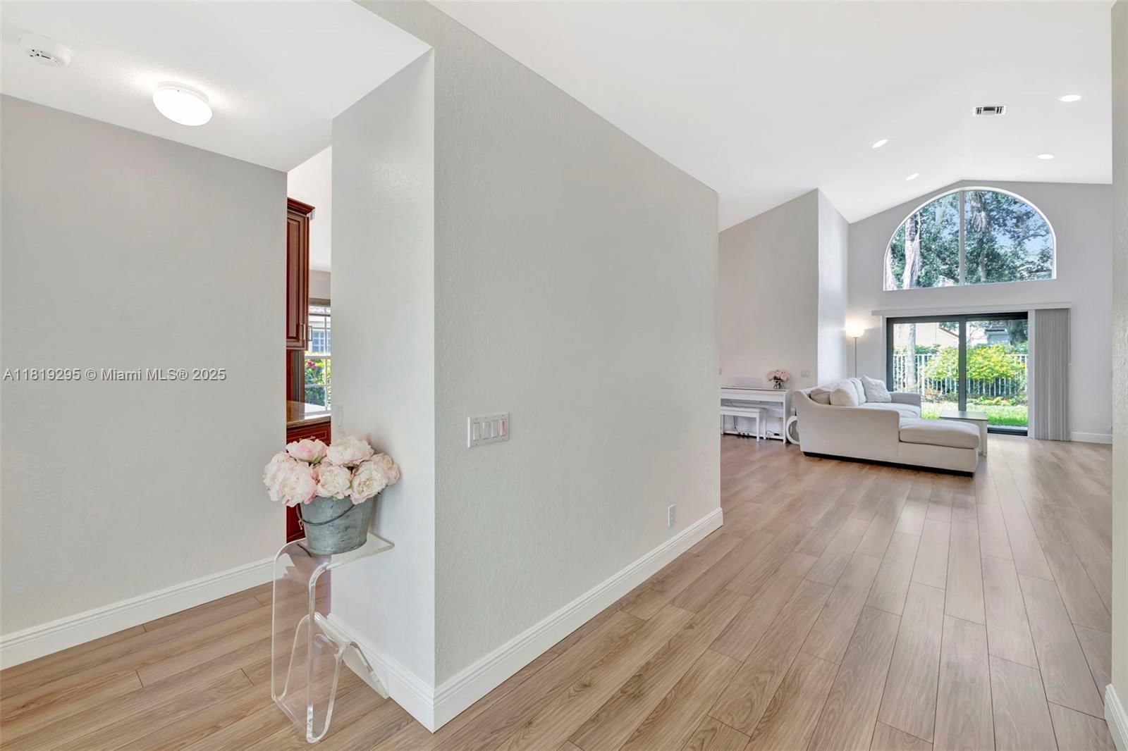 Real estate property located at 2060 Island Cir, Broward, Country Isles Cove, Weston, FL