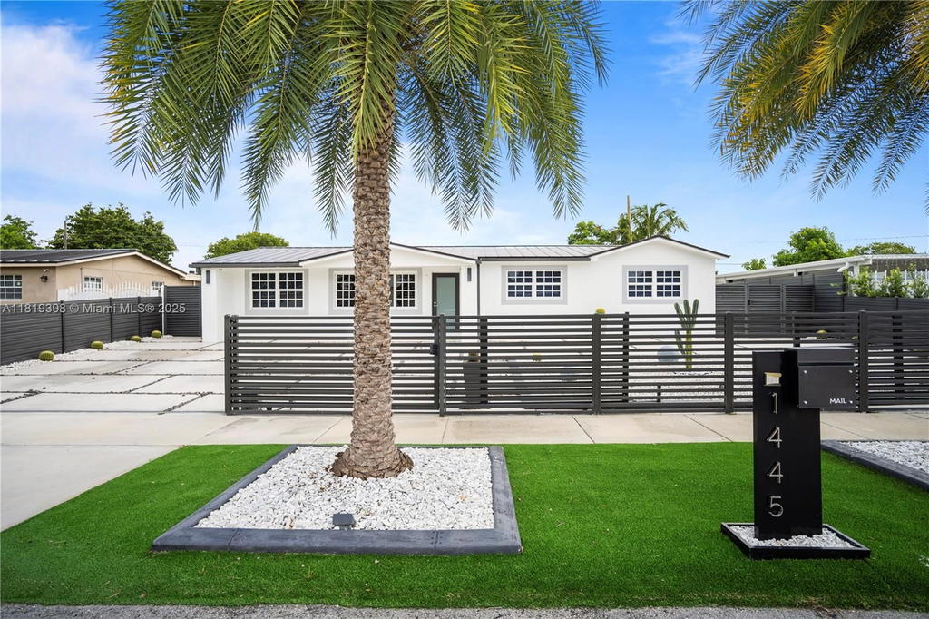 Real estate property located at 1445 195th St, Miami-dade, Norwood Hgts 2nd Addn, Miami Gardens, FL