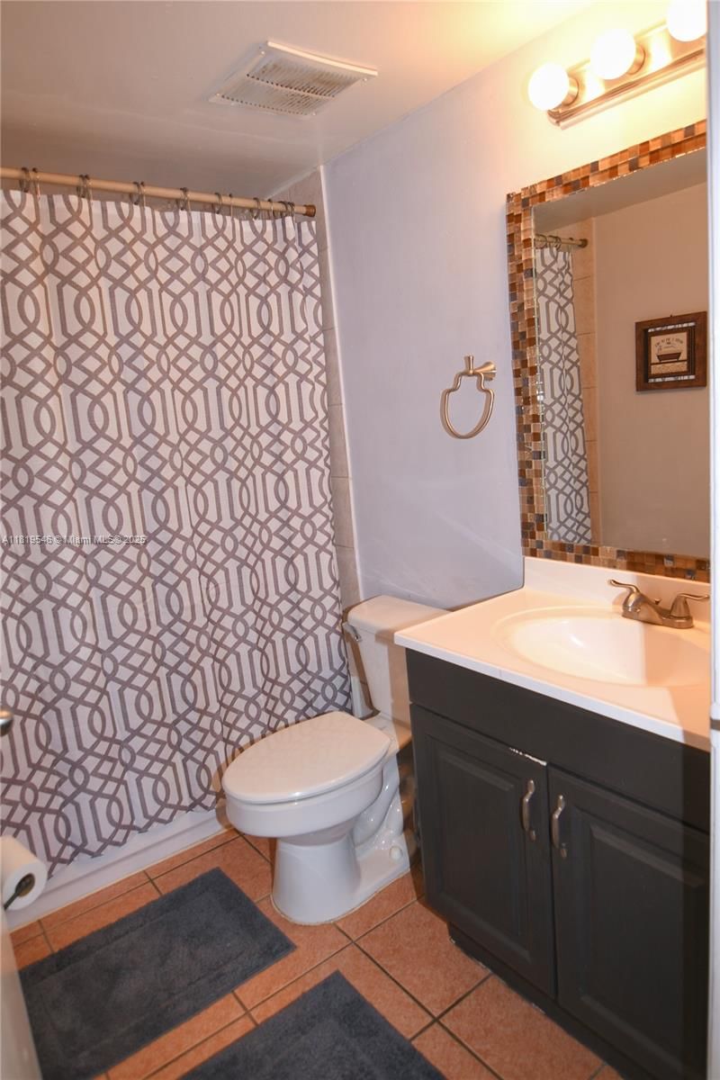 Real estate property located at 7125 186th St B311, Miami-dade, Las Brisas@ Country Club, Hialeah, FL