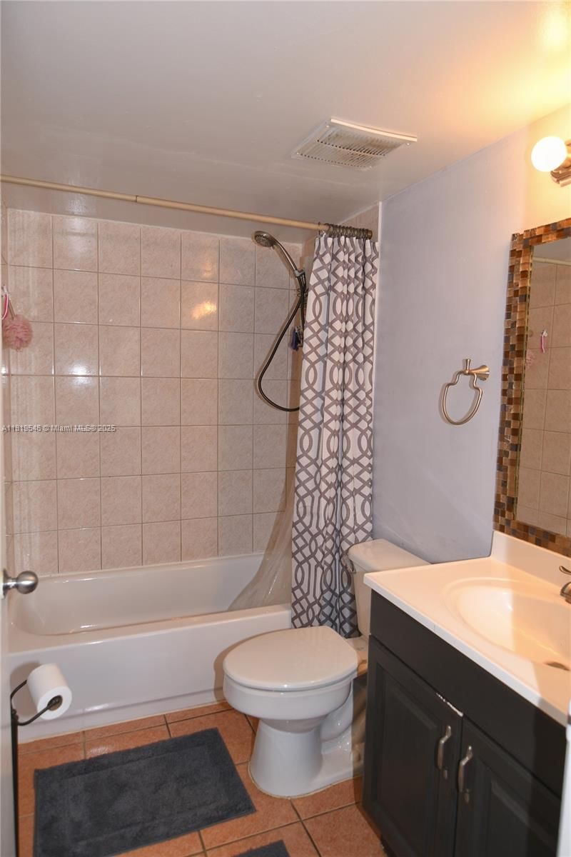 Real estate property located at 7125 186th St B311, Miami-dade, Las Brisas@ Country Club, Hialeah, FL