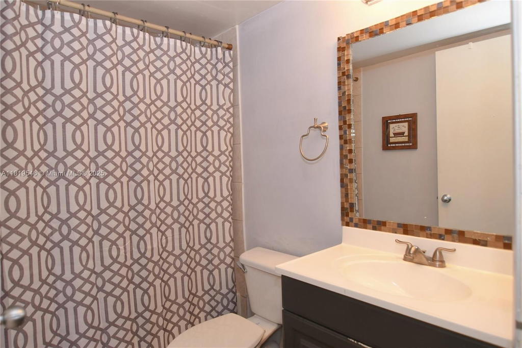 Real estate property located at 7125 186th St B311, Miami-dade, Las Brisas@ Country Club, Hialeah, FL