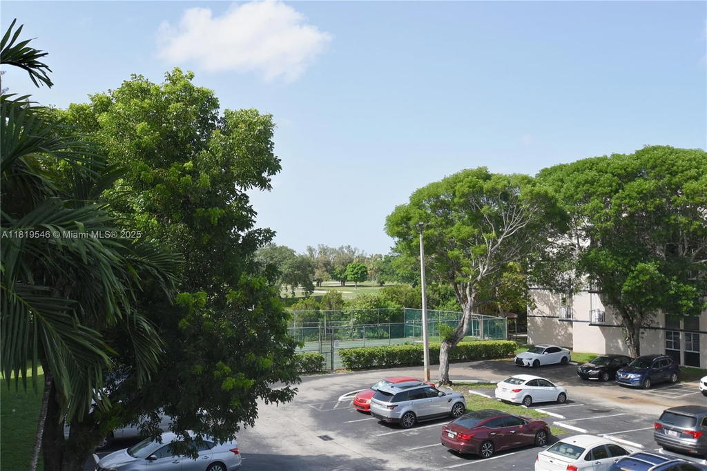 Real estate property located at 7125 186th St B311, Miami-dade, Las Brisas@ Country Club, Hialeah, FL