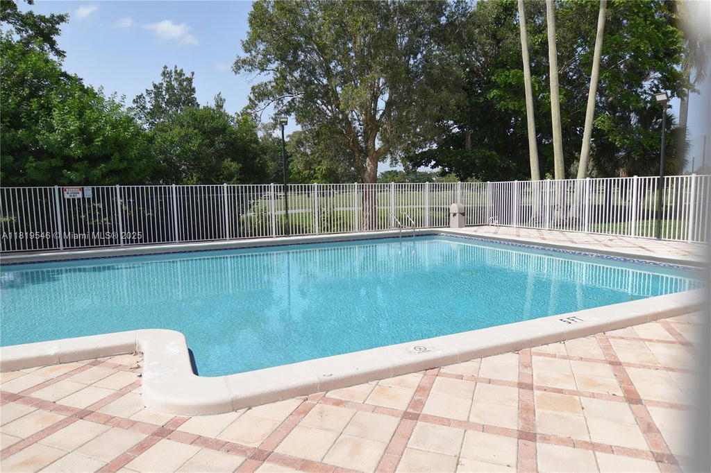Real estate property located at 7125 186th St B311, Miami-dade, Las Brisas@ Country Club, Hialeah, FL