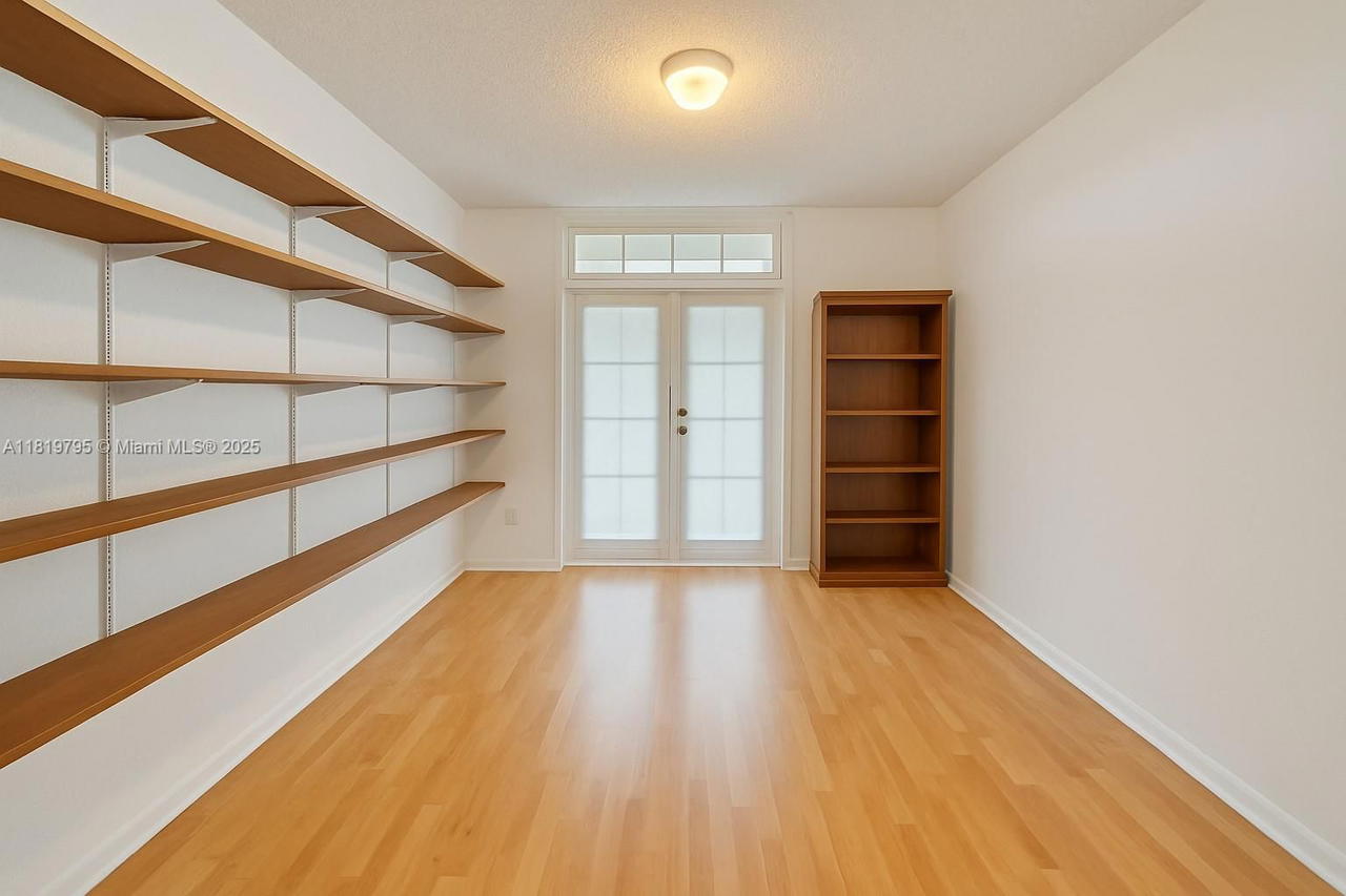 Real estate property located at 1280 Alhambra Cir #1308, Miami-dade, University Inn Condo, Coral Gables, FL