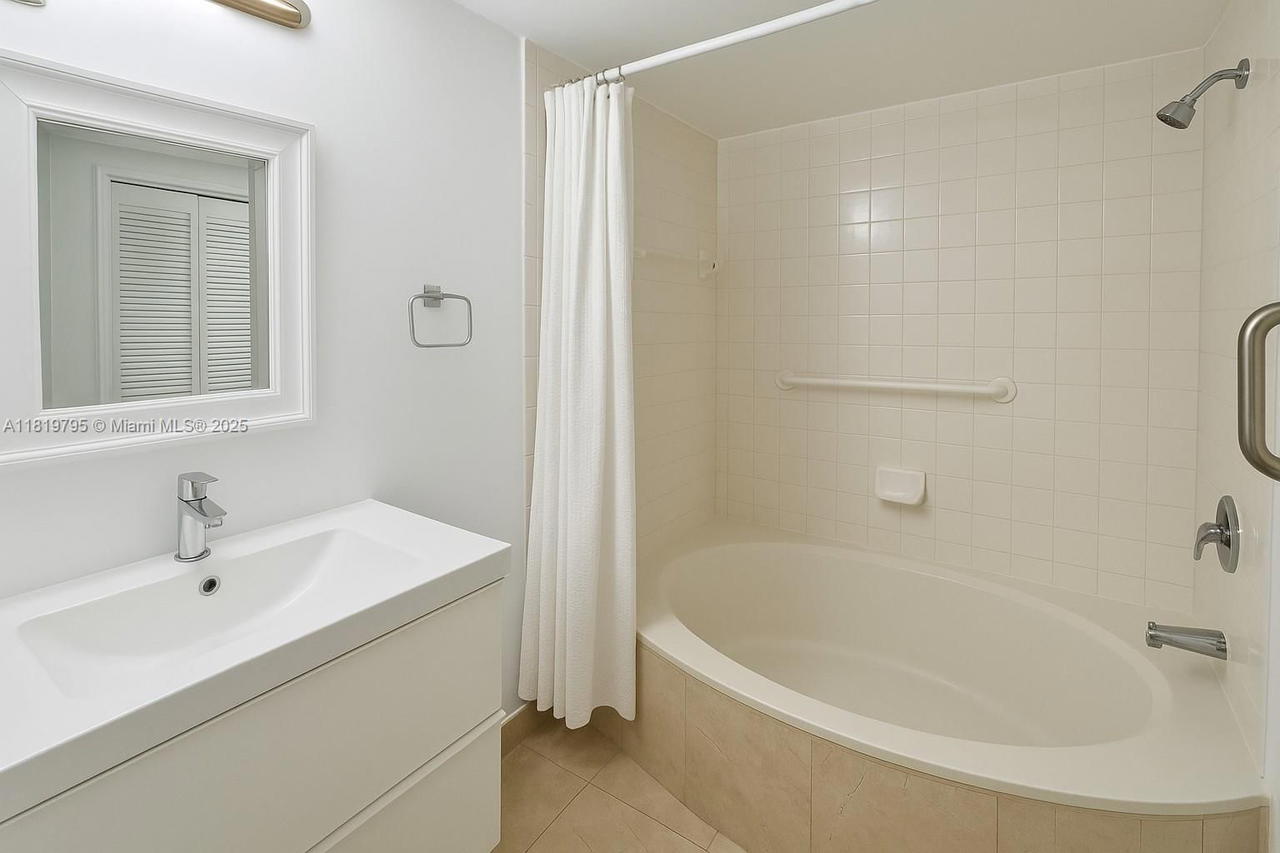 Real estate property located at 1280 Alhambra Cir #1308, Miami-dade, University Inn Condo, Coral Gables, FL