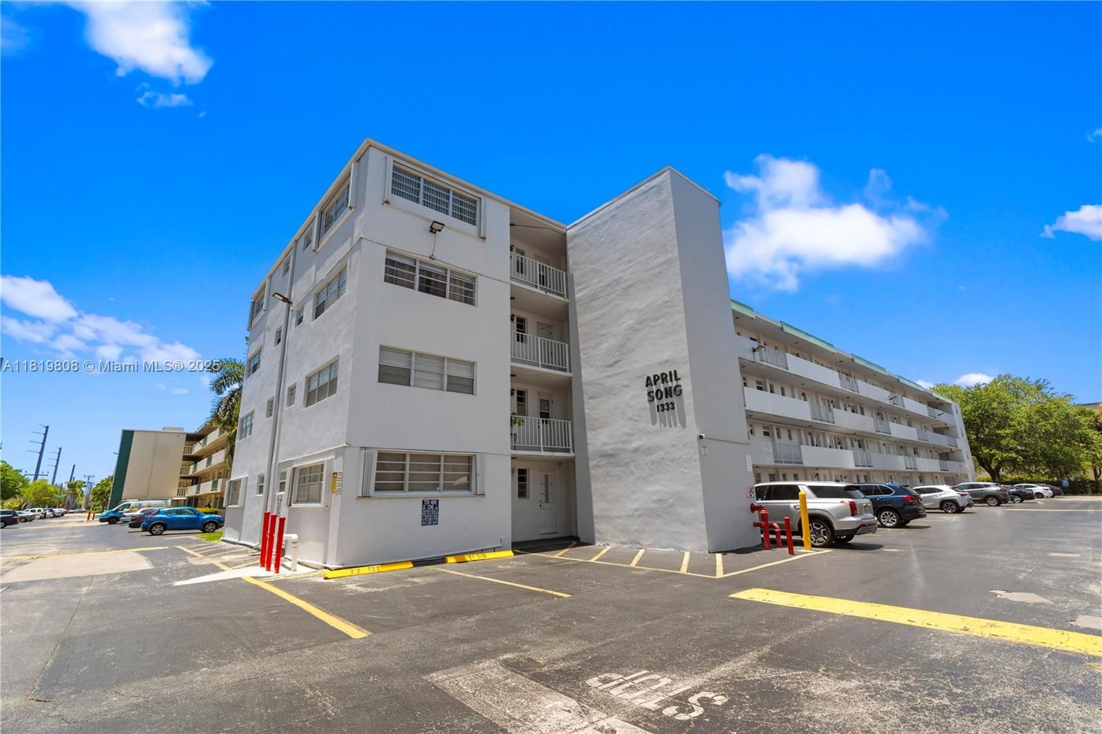 Real estate property located at 1333 Hallandale Beach Blvd #421, Broward, April Song Condo, Hallandale Beach, FL