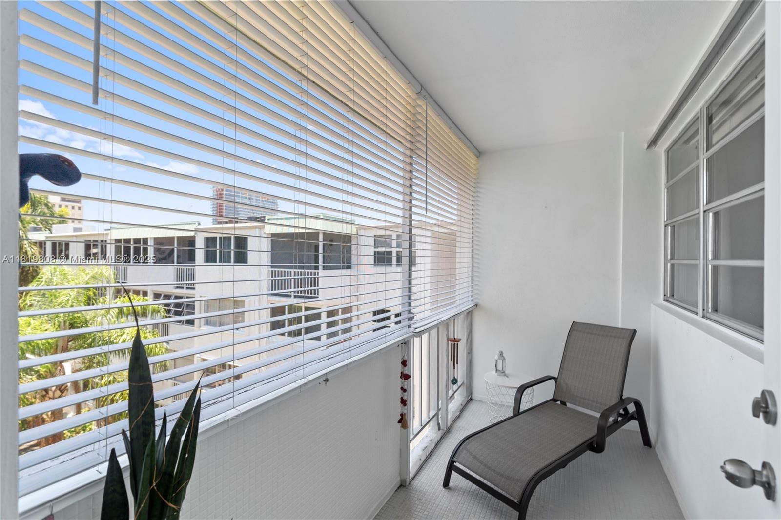 Real estate property located at 1333 Hallandale Beach Blvd #421, Broward, April Song Condo, Hallandale Beach, FL