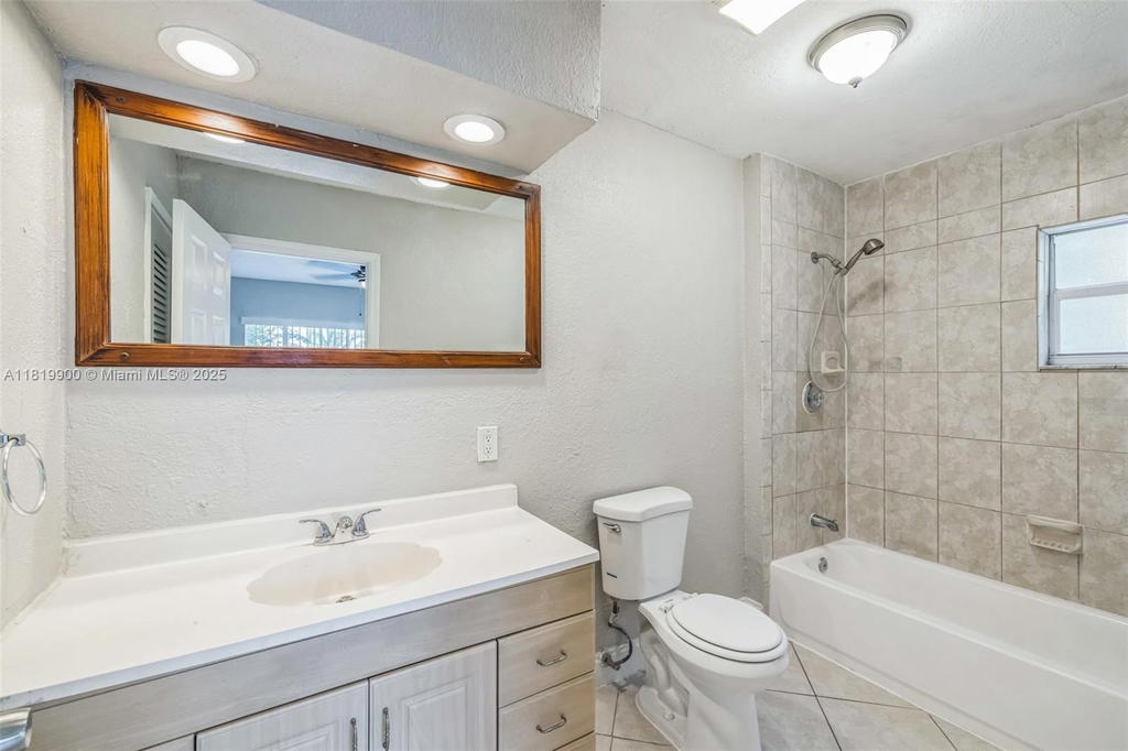 Real estate property located at 4818 8th St, Broward, Breezeswept Park Estates, Plantation, FL