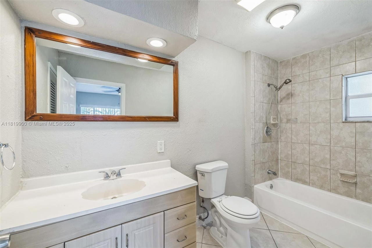 Real estate property located at 4818 8th St, Broward, Breezeswept Park Estates, Plantation, FL