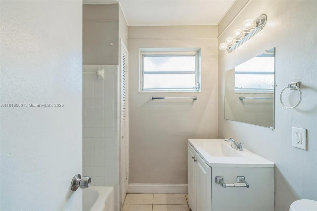 Real estate property located at 4818 8th St, Broward, Breezeswept Park Estates, Plantation, FL