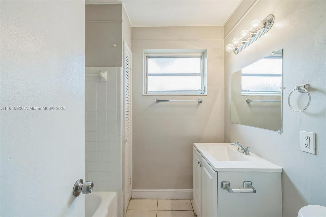 Real estate property located at 4818 8th St, Broward, Breezeswept Park Estates, Plantation, FL