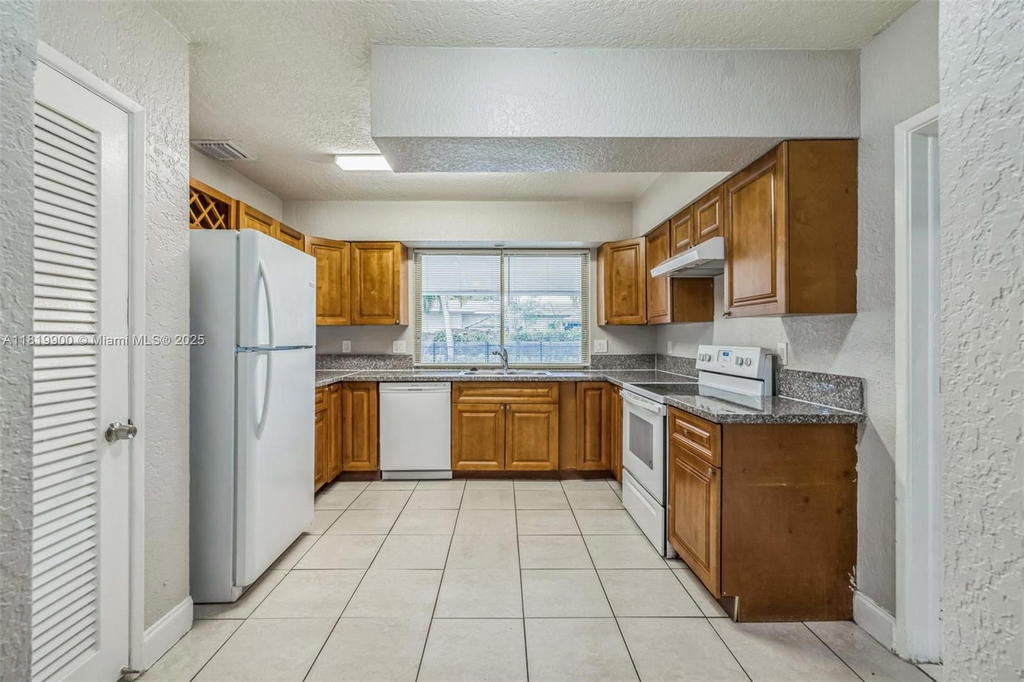 Real estate property located at 4818 8th St, Broward, Breezeswept Park Estates, Plantation, FL