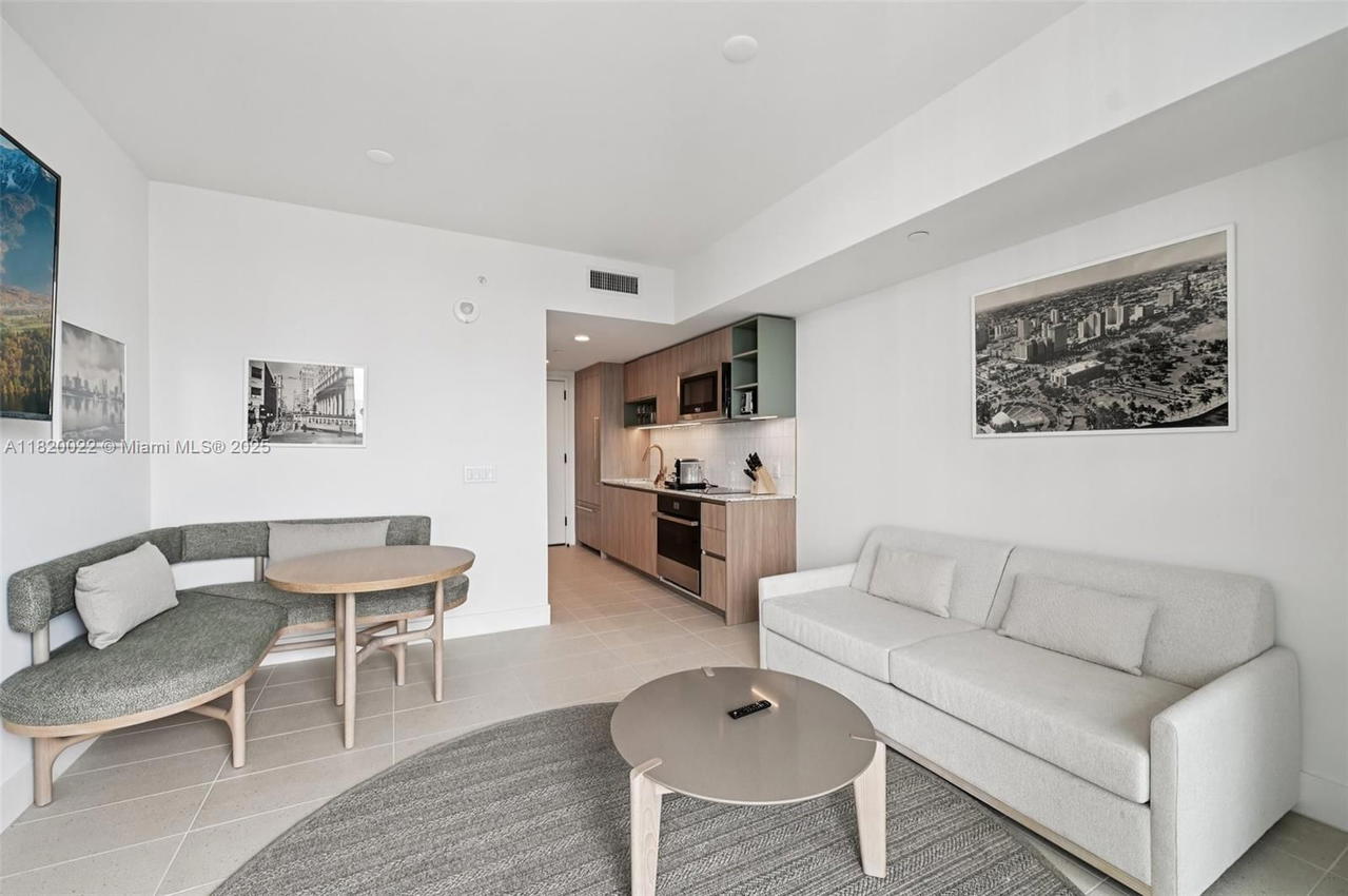 Real estate property located at 159 6th St #3407, Miami-dade, Gale Residences, Miami, FL