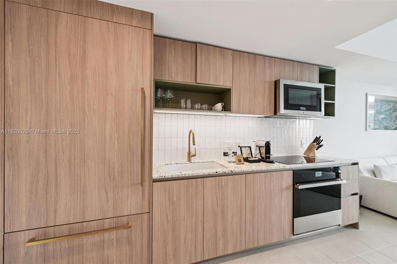 Real estate property located at 159 6th St #3407, Miami-dade, Gale Residences, Miami, FL