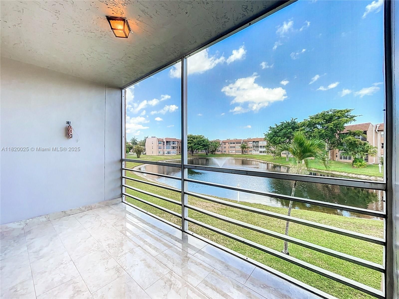 Real estate property located at 9850 Sunrise Lakes Blvd #212, Broward, Sunrise Lakes 154 Condo, Sunrise, FL