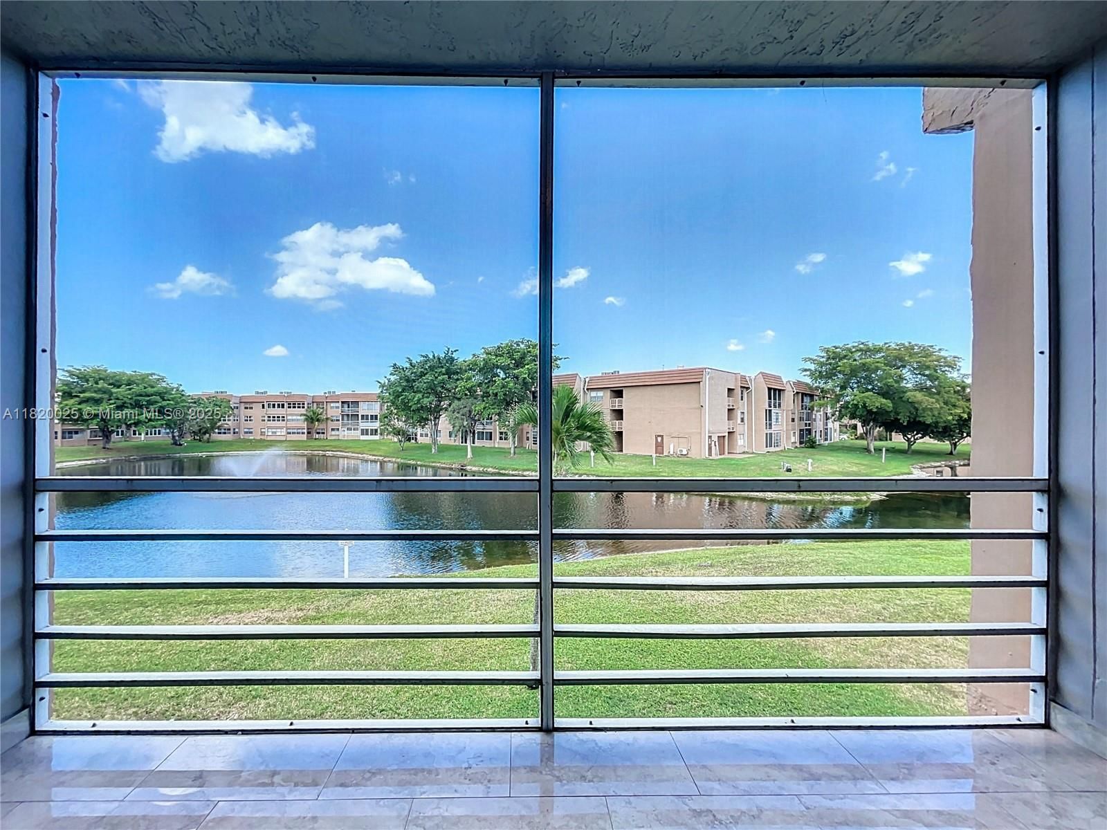 Real estate property located at 9850 Sunrise Lakes Blvd #212, Broward, Sunrise Lakes 154 Condo, Sunrise, FL