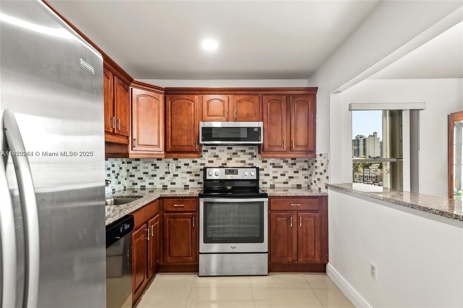 Real estate property located at 7118 Bonita Dr #405, Miami-dade, Fountain Towers Condo, Miami Beach, FL