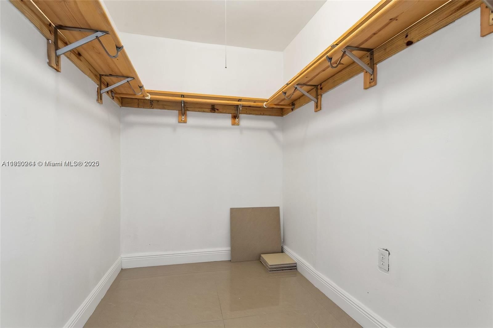 Real estate property located at 7118 Bonita Dr #405, Miami-dade, Fountain Towers Condo, Miami Beach, FL